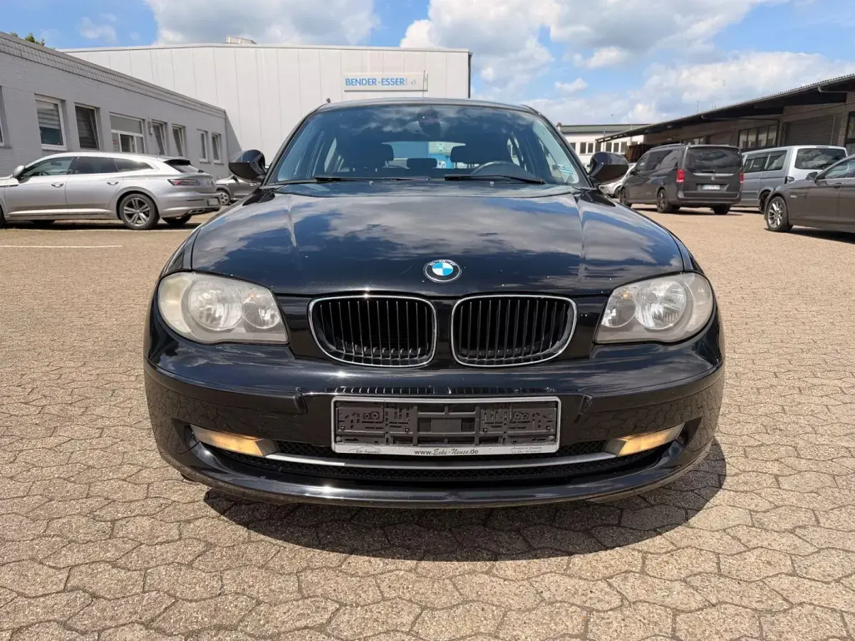 Gebraucht BMW 116 Advantage 122 PS (89 kW) 2010 Schwarz Kleinwagen