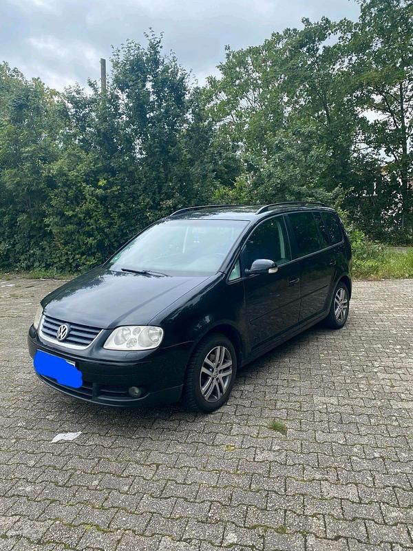 Schwarz Gebraucht 2004 VW Touran Van / Kleinbus | 2.400 € (Fairer Preis) - Bild 1/4