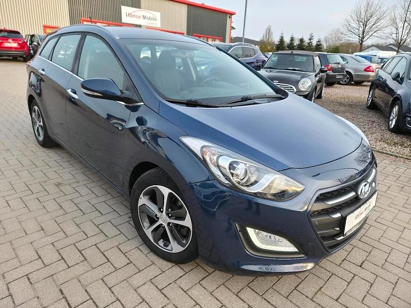 Gebraucht Hyundai i30 110 PS (80 kW) 2017 Blau Kombi