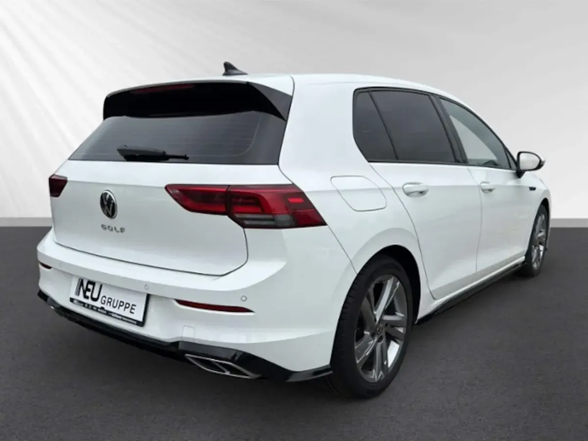 Gebraucht VW Golf VIII R-line 150 PS (110 kW) 2023 Weiß Limousine