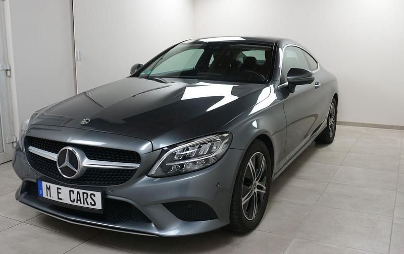Grau Gebraucht 2022 Mercedes C220 Coupé | 32.900 € (Superpreis) - Bild 1/4