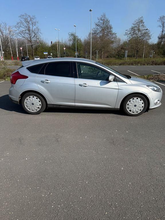 Gebraucht Ford Focus Titanium 116 PS (85 kW) 2012 Silber Limousine
