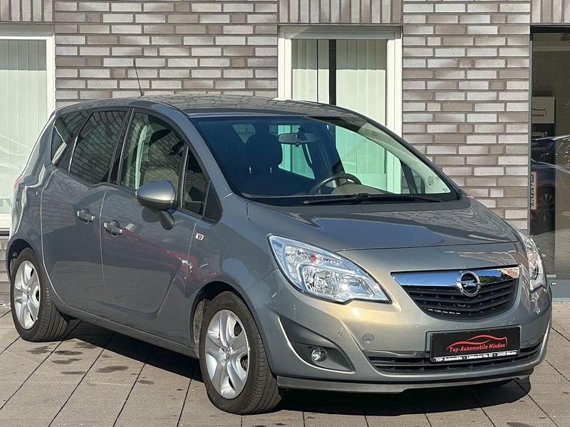 Braun Gebraucht 2011 Opel Meriva Design Edition Van / Kleinbus | 5.999 € (Etwas zu teuer) - Bild 1/4