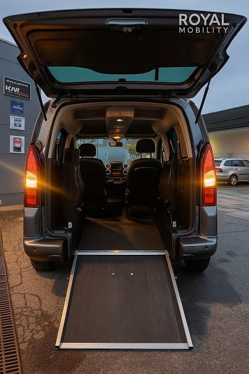 Grau Gebraucht 2018 Citroën Berlingo Van / Kleinbus | 17.500 € (Teuer) - Bild 1/4