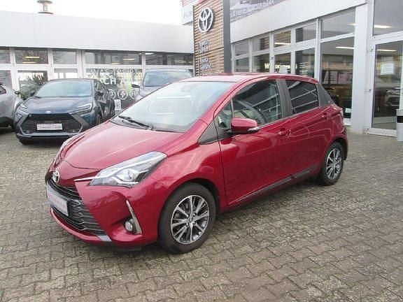 Tokiorot perleffekt Gebraucht 2020 Toyota Yaris Connect Style Limousine | 13.900 € (Guter Preis) - Bild 1/4