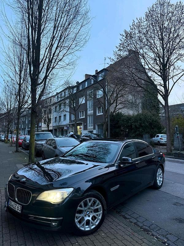 Gebraucht BMW 730 258 PS (189 kW) 2015 Schwarz Limousine