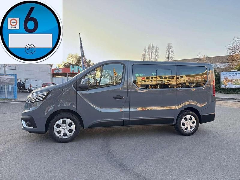 Gebraucht Renault Trafic Life 150 PS (110 kW) 2022 Städtisches grau Van / Kleinbus