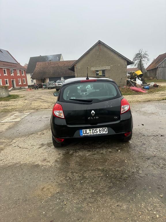 Gebraucht Renault Clio II Dynamique 103 PS (75 kW) 2011 Schwarz Limousine