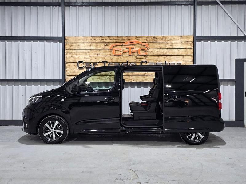 Gebraucht Toyota Proace Executive 177 PS (130 kW) 2021 Black pearl Van / Kleinbus