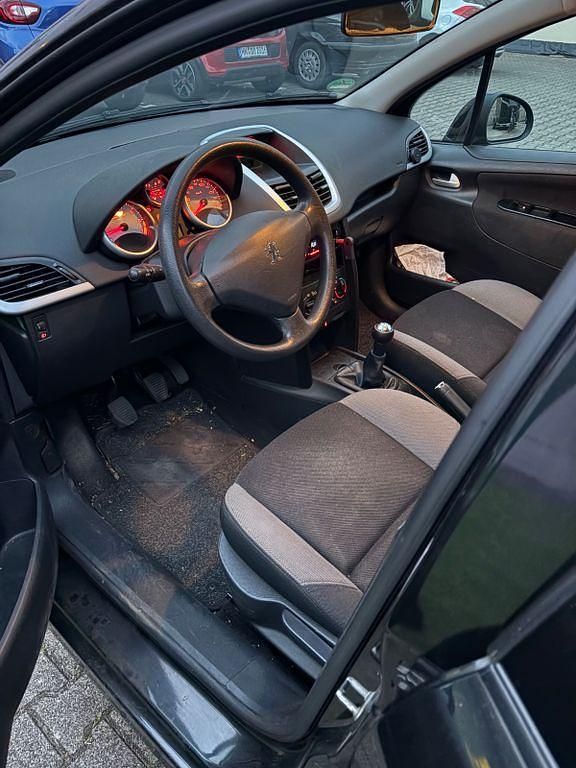 Gebraucht Peugeot 207 Tendance 95 PS (69 kW) 2008 Schwarz Kombi