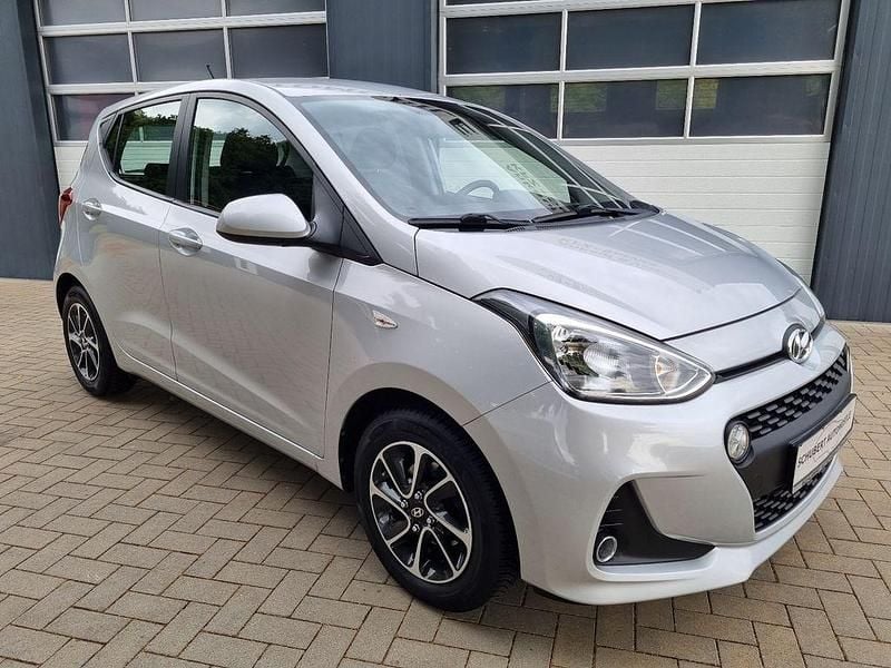 Silber Gebraucht 2017 Hyundai i10 YES! Kleinwagen | 8.190 € (Fairer Preis) - Bild 1/4