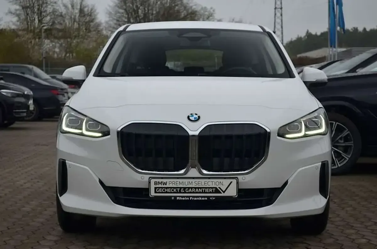 Gebraucht BMW 220 Active Tourer 170 PS (125 kW) 2025 Weiß Van / Kleinbus