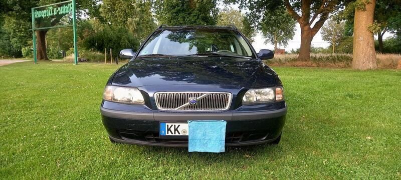 Blau Gebraucht 2001 Volvo V70 Kombi | 2.000 € (Guter Preis) - Bild 1/4