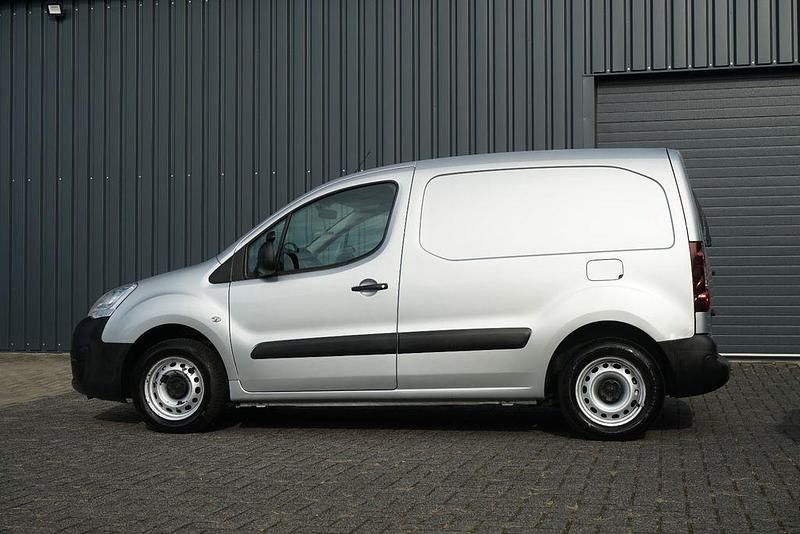 Gebraucht Peugeot Partner Premium 75 PS (55 kW) 2016 Silber Van / Kleinbus