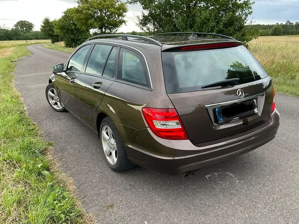 Gebraucht Mercedes C200 136 PS (100 kW) 2013 Braun Limousine