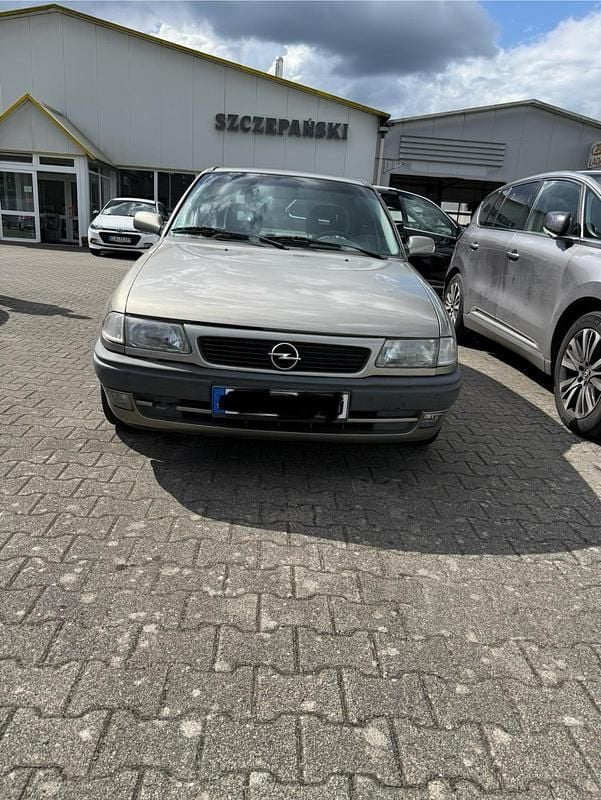 Andere farben Gebraucht 1995 Opel Astra Kleinwagen | 1.000 € - Bild 1/4