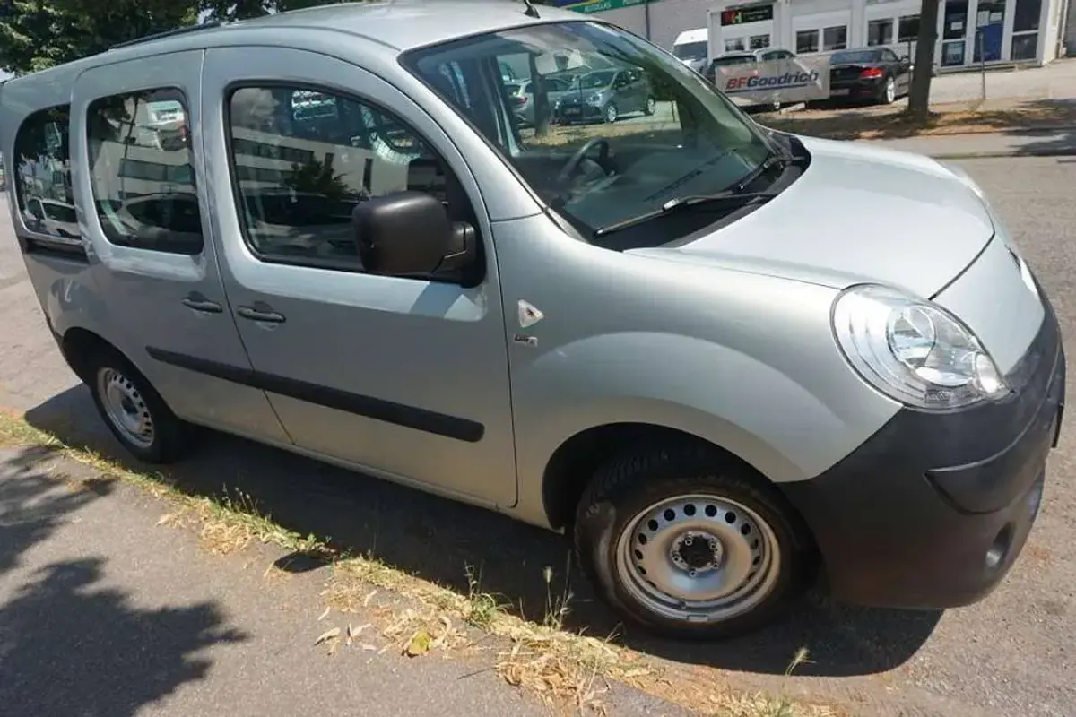 Gebraucht Renault Kangoo Rapid Extra 106 PS (77 kW) 2012 Space grau Van / Kleinbus