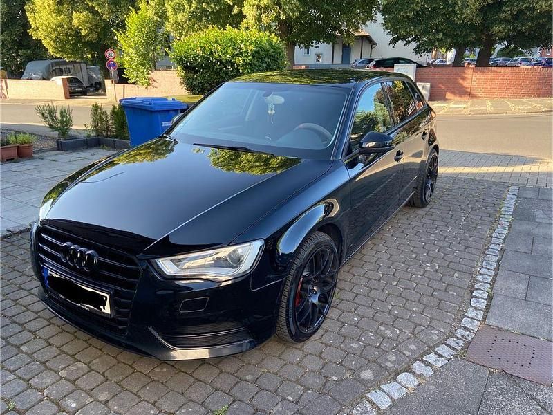 Schwarz Gebraucht 2013 Audi A3 Sportback Attraction Limousine | 10.999 € (Fairer Preis) - Bild 1/4