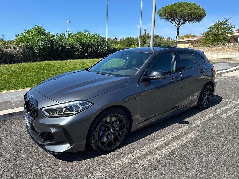 Grau Gebraucht 2019 BMW M135 Performance Kleinwagen | 28.900 € (Teuer) - Bild 1/4