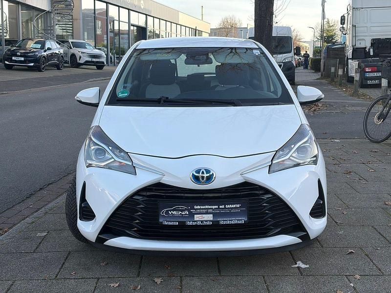 Gebraucht Toyota Yaris Hybrid Comfort 75 PS (55 kW) 2019 Weiß Kleinwagen