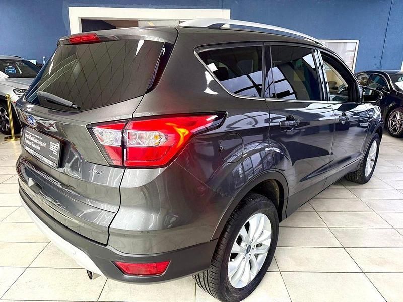 Gebraucht Ford Kuga Titanium 175 PS (128 kW) 2019 Braun SUV