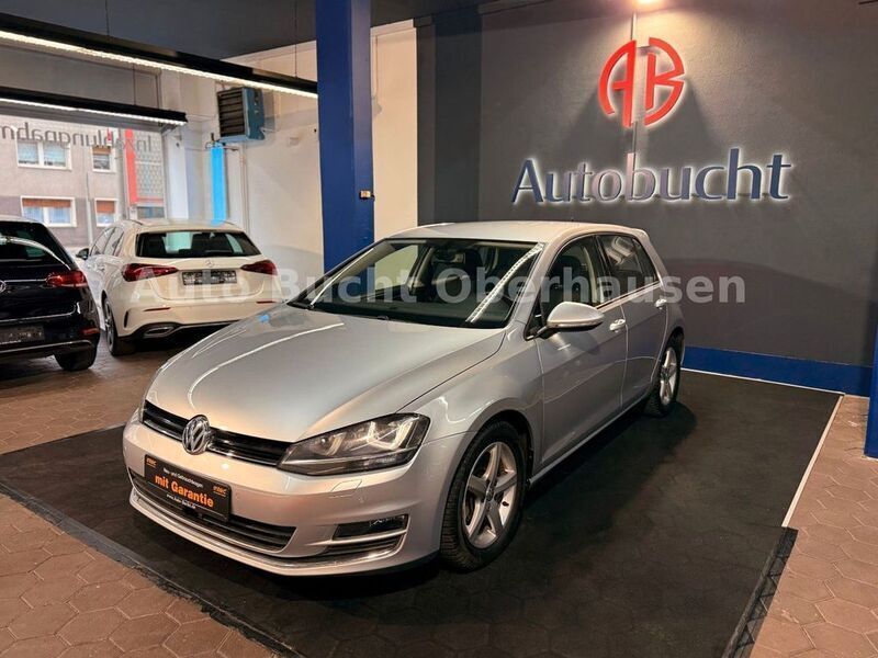 Silber Gebraucht 2014 VW Golf VII Highline Limousine | 13.499 € (Fairer Preis) - Bild 1/4
