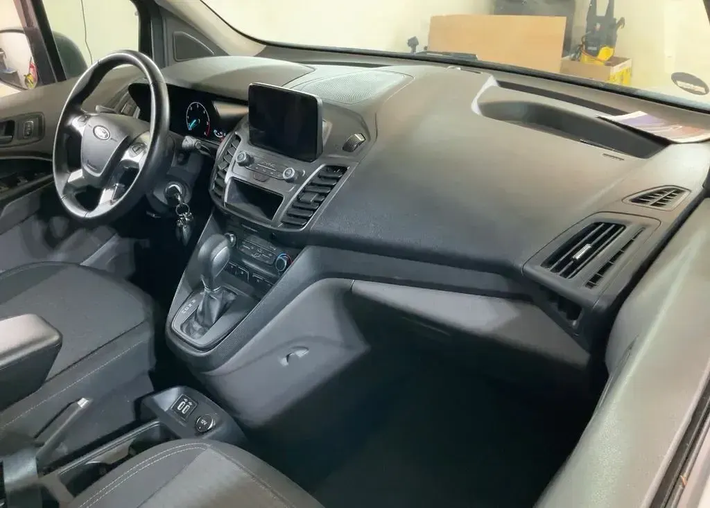 Używany Ford Transit Connect Trend 101 KM (74 kW) 2018 Srebrny Minivan