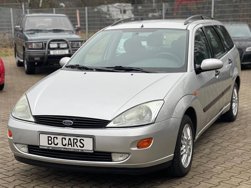 Gebraucht Ford Focus Ghia 116 PS (85 kW) 1999 Silber Kombi