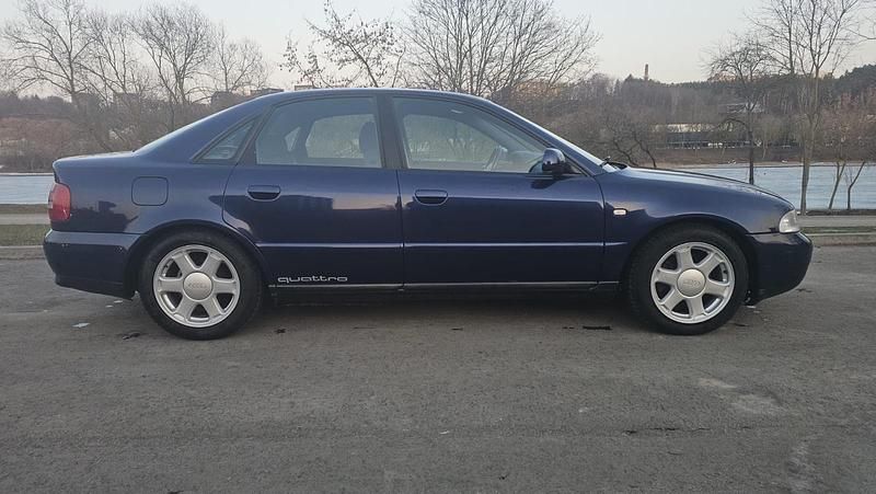 Gebraucht Audi A4 115 PS (84 kW) 2000 Blau Limousine