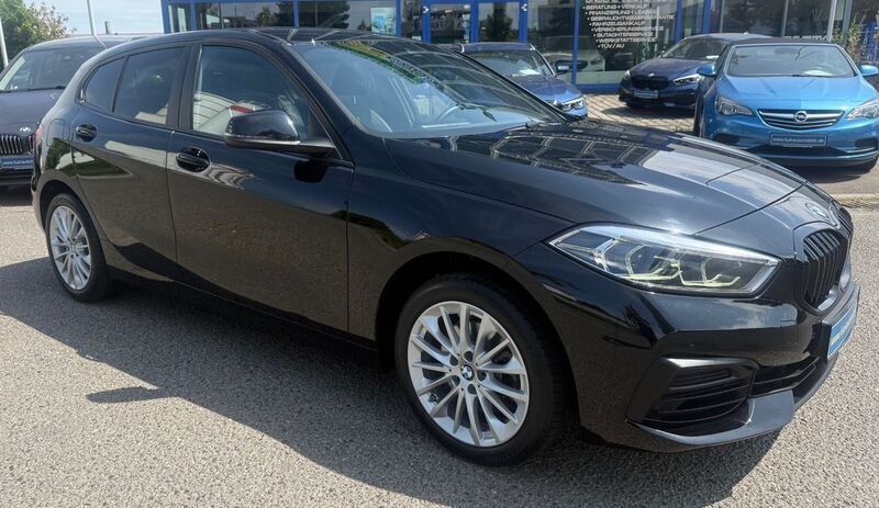Schwarz Gebraucht 2022 BMW 118 Advantage Kleinwagen | 22.980 € (Fairer Preis) - Bild 1/4