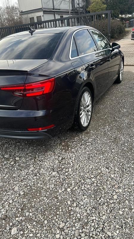 Gebraucht Audi A4 S-Line 190 PS (139 kW) 2018 Blau Limousine