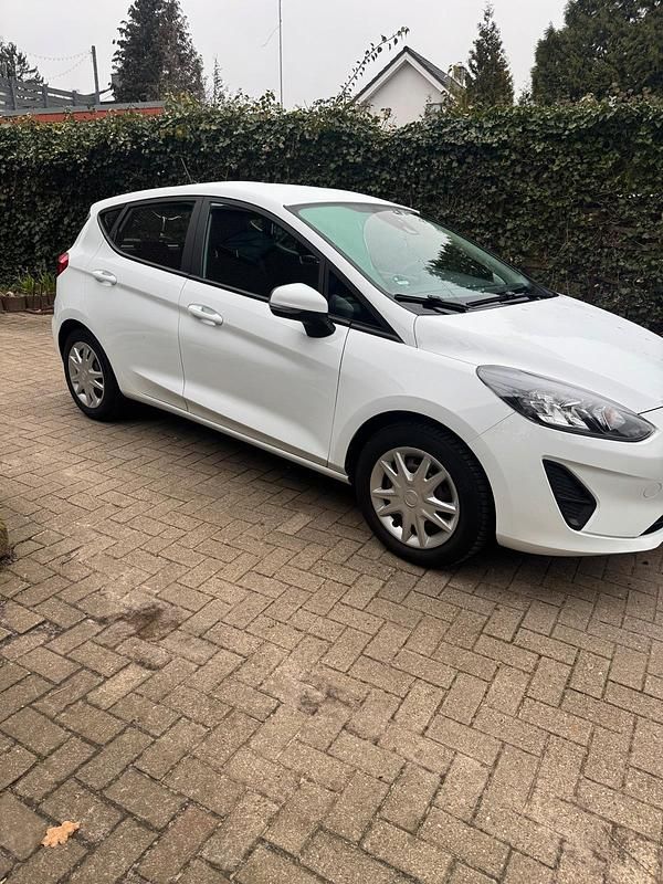 Gebraucht Ford Fiesta Cool & Connect 75 PS (55 kW) 2021 Weiß Kleinwagen