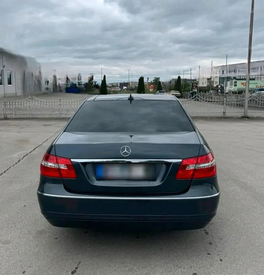 Gebraucht Mercedes E220 170 PS (125 kW) 2011 Grau Limousine