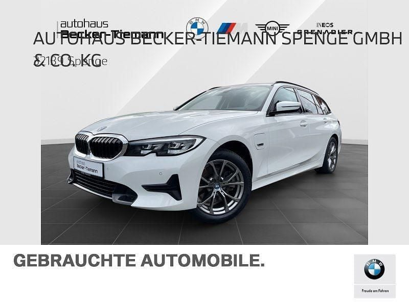 Alpinweiß uni Gebraucht 2022 BMW 320e M Sport Kombi | 26.709 € (Guter Preis) - Bild 1/4