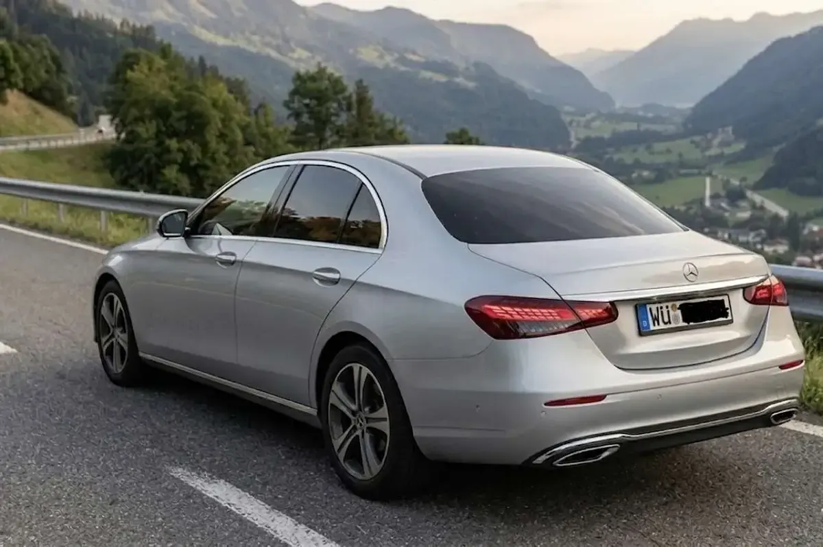 Gebraucht Mercedes E220 Avantgarde 194 PS (142 kW) 2021 Grau Limousine