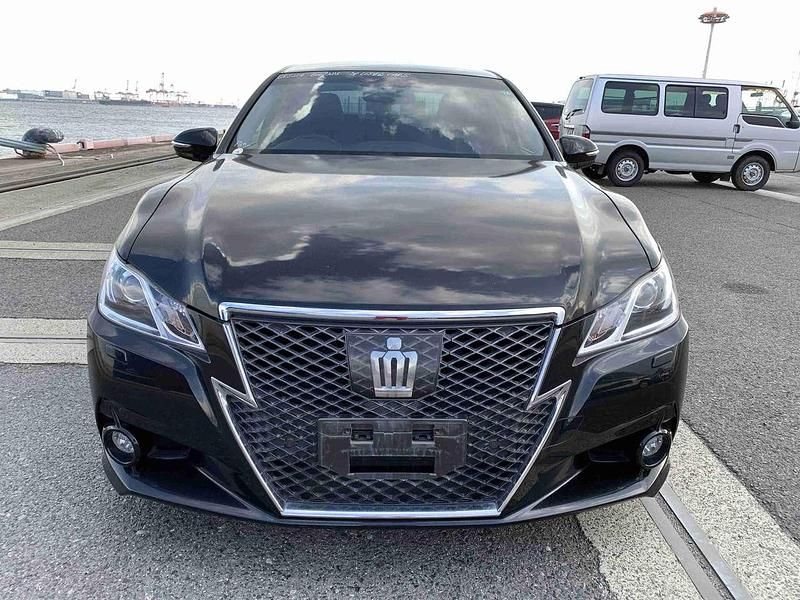 Gebraucht Toyota Crown 318 PS (233 kW) 2013 Precious black metallic Limousine