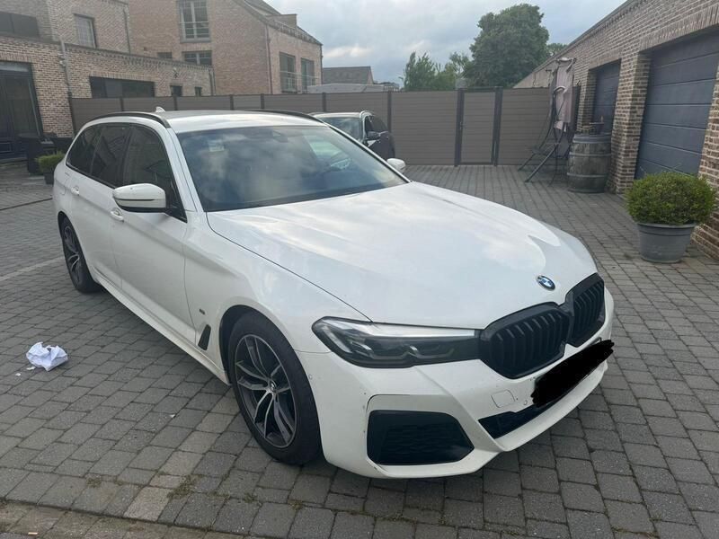 Weiß Gebraucht 2021 BMW 520 M Sport Kombi | 22.000 € (Fairer Preis) - Bild 1/4