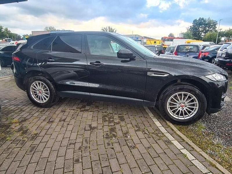 Gebraucht Jaguar F-Pace Pure 179 PS (131 kW) 2016 Santorini black (metallic) SUV