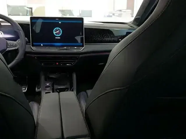Gebraucht VW Passat R-line 193 PS (141 kW) 2025 Grenadillschwarz metallic Kombi