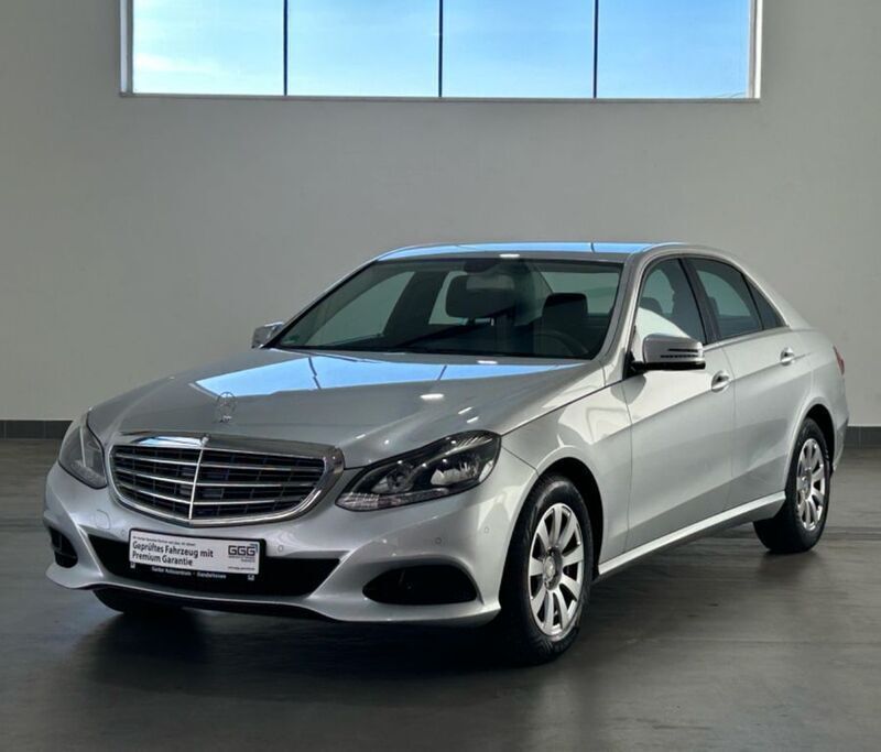 Silber Gebraucht 2014 Mercedes E220 Limousine | 17.390 € (Fairer Preis) - Bild 1/4