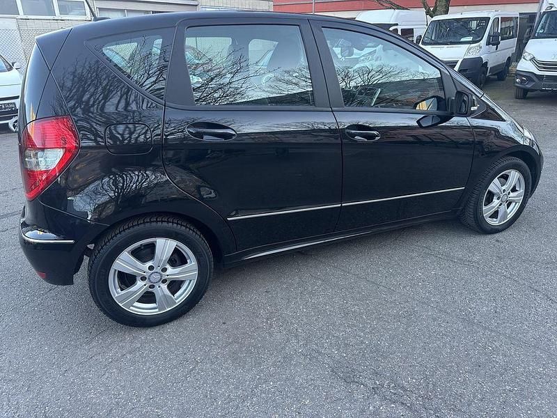 Gebraucht Mercedes A160 95 PS (69 kW) 2012 Schwarz Limousine