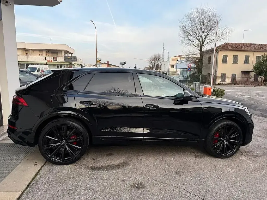 Gebraucht Audi Q8 S-Line 286 PS (210 kW) 2025 Schwarz SUV
