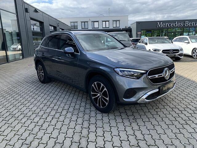 Gebraucht Mercedes GLC200 Advanced Plus 204 PS (150 kW) 2023 Lack selenitgrau SUV