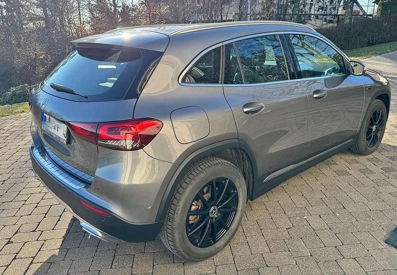 Second-hand Mercedes GLA250 Progressive 160 CP (117 kW) 2020 Argintiu SUV