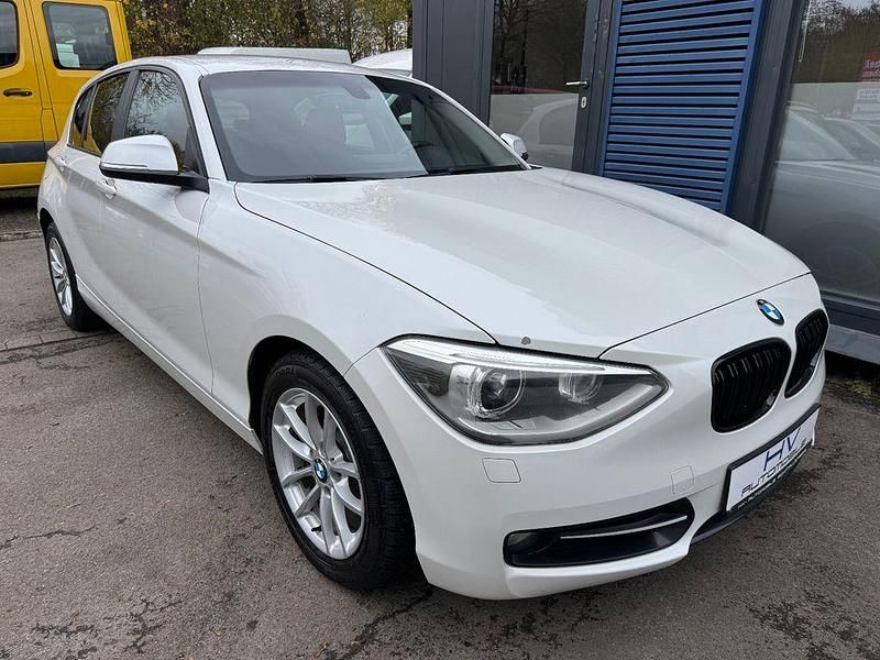 Weiß Gebraucht 2013 BMW 120 Sport Line Kleinwagen | 7.450 € (Fairer Preis) - Bild 1/4