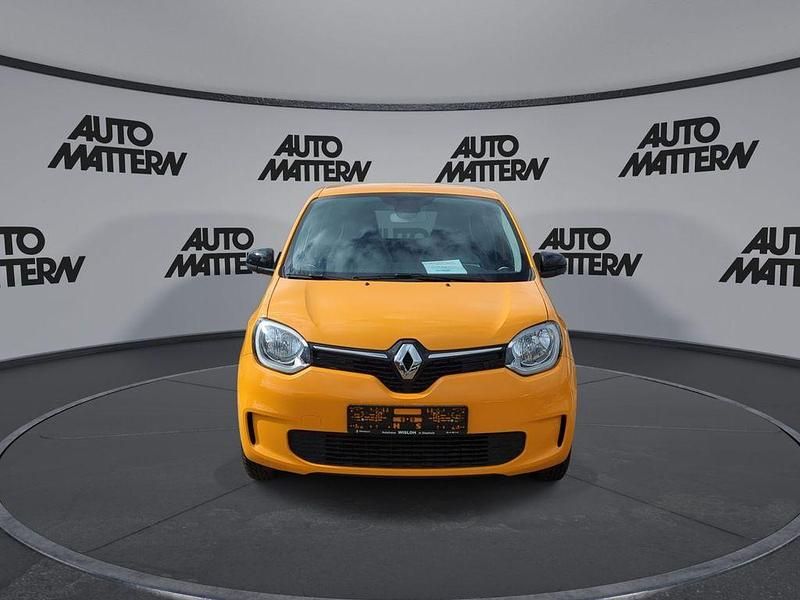 Second-hand Renault Twingo Equilibre 60 kW (82 CP) 2023 Galben Hatchback