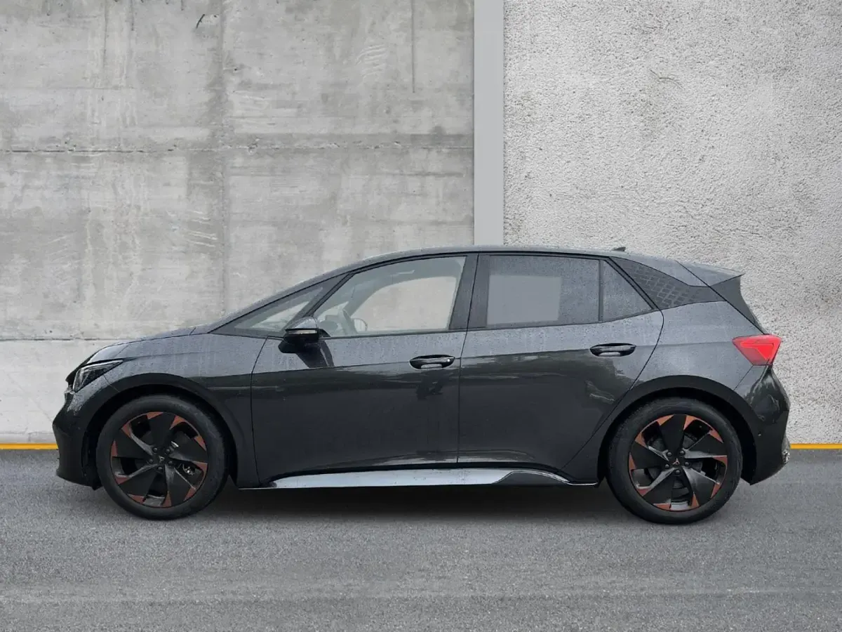 Gebraucht Cupra Born 150 kW (204 PS) 2023 Quasargrau Kleinwagen