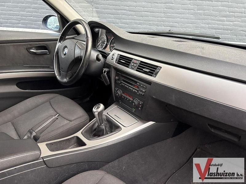 Gebraucht BMW 320 150 PS (110 kW) 2006 Grau Kombi