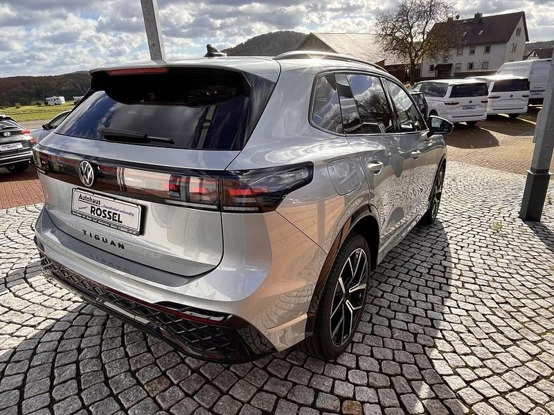 Neu VW Tiguan R-line 193 PS (141 kW) 2025 Oyster silver SUV