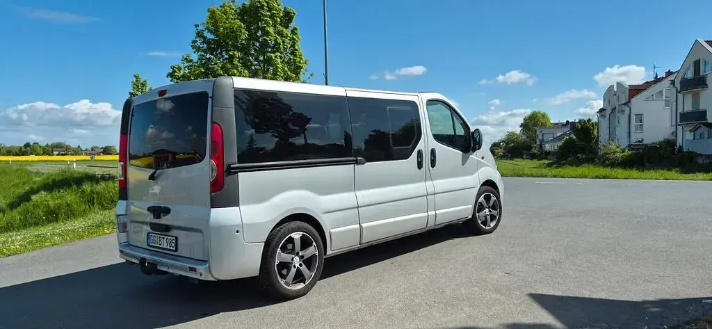 Używany Opel Vivaro 145 KM (106 kW) 2009 Srebrny Minivan